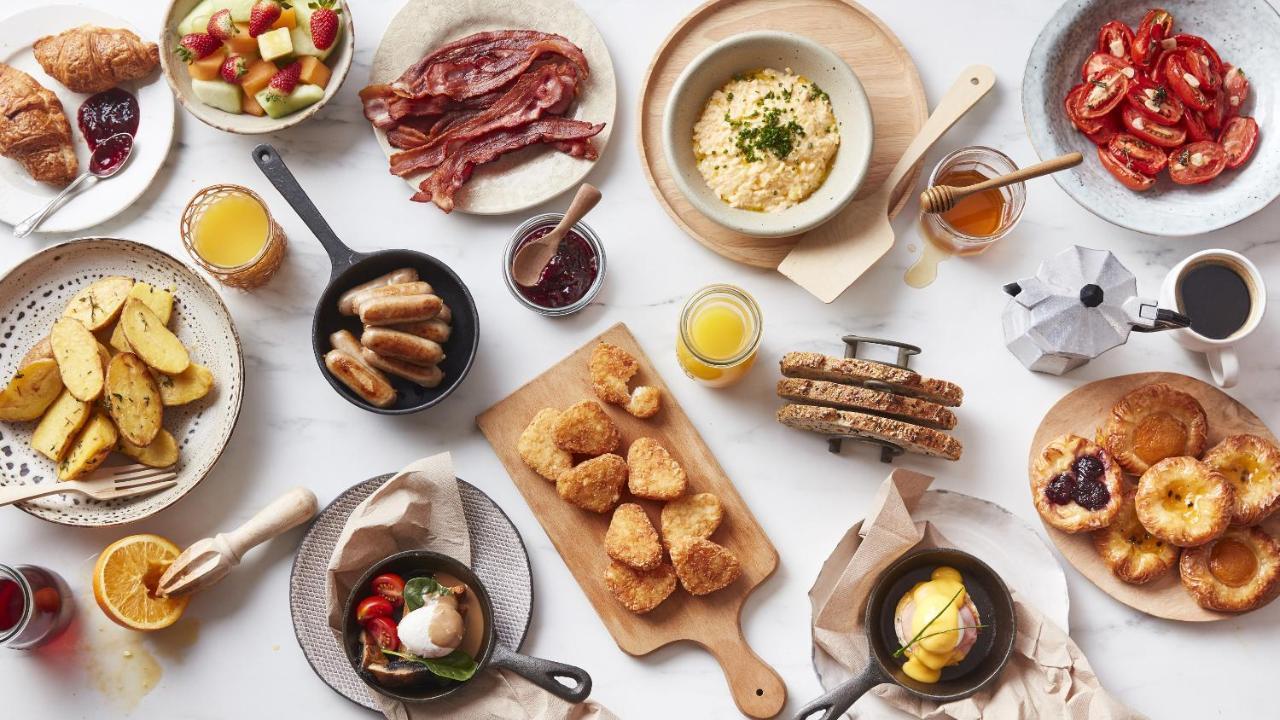 悉尼星辰大酒店和公寓 外观 照片 A selection of breakfast items
