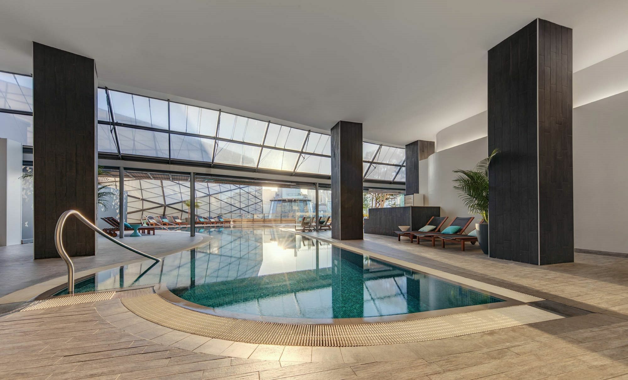 悉尼星辰大酒店和公寓 外观 照片 The pool at the 2018-opened hotel
