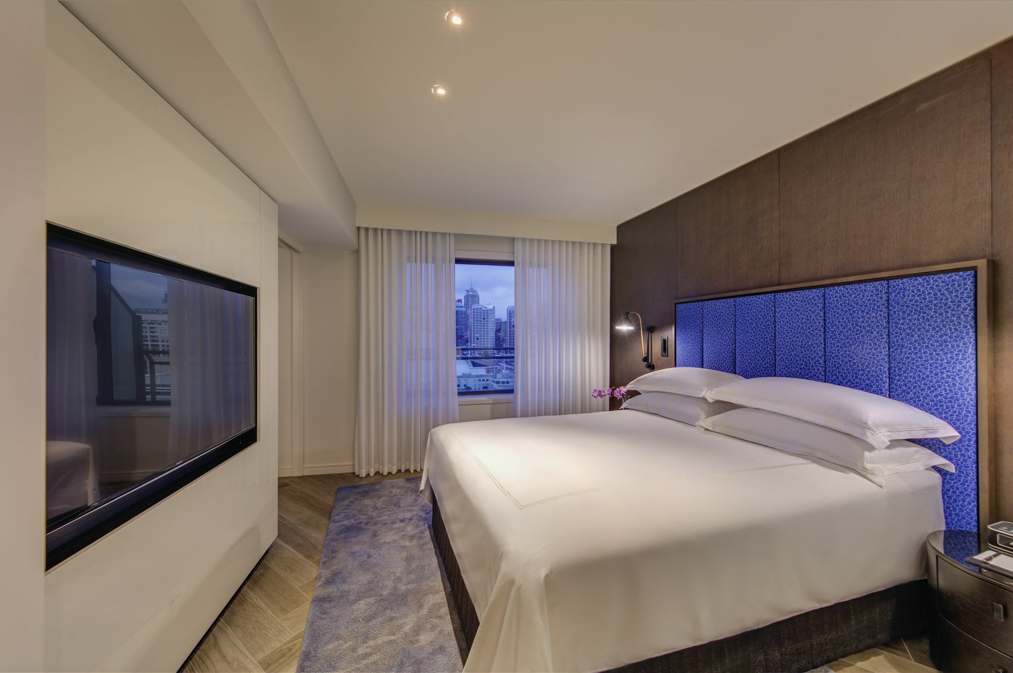 悉尼星辰大酒店和公寓 外观 照片 A bedroom at the hotel