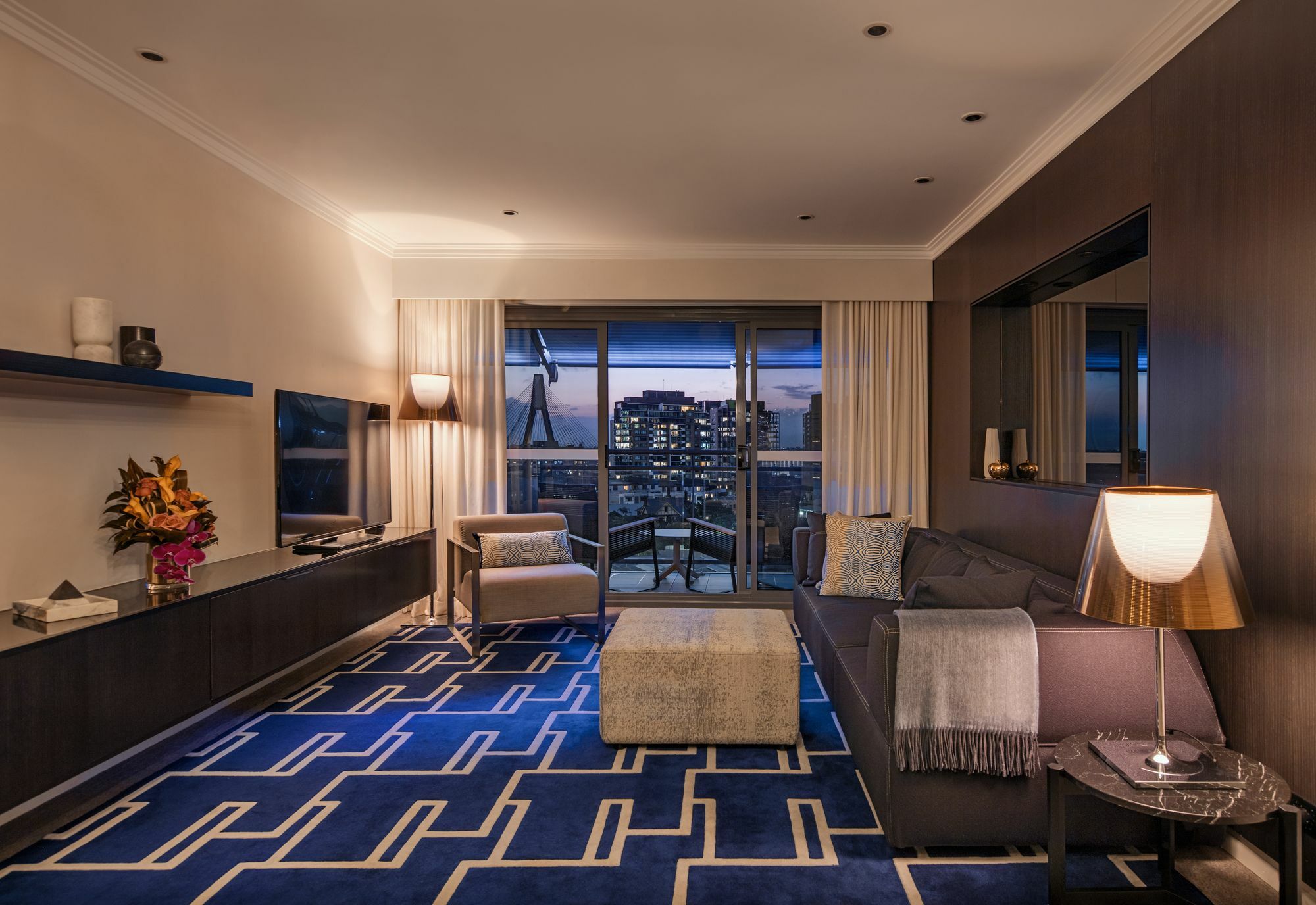 悉尼星辰大酒店和公寓 外观 照片 A living room at the Ritz-Carlton, Singapore